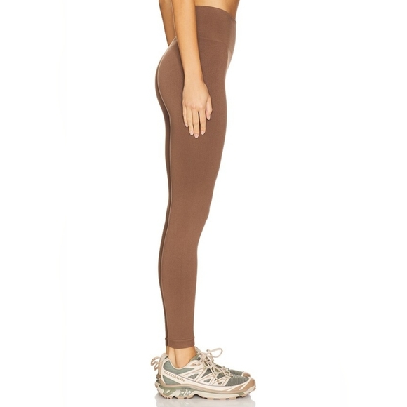 IVL Collective Seamless High-Waisted Leggings- In A "Cream" Color!! - Picture 7 of 12